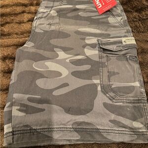 UNIONBAY Men's Dark Gray Camo Cargo Shorts Size 42